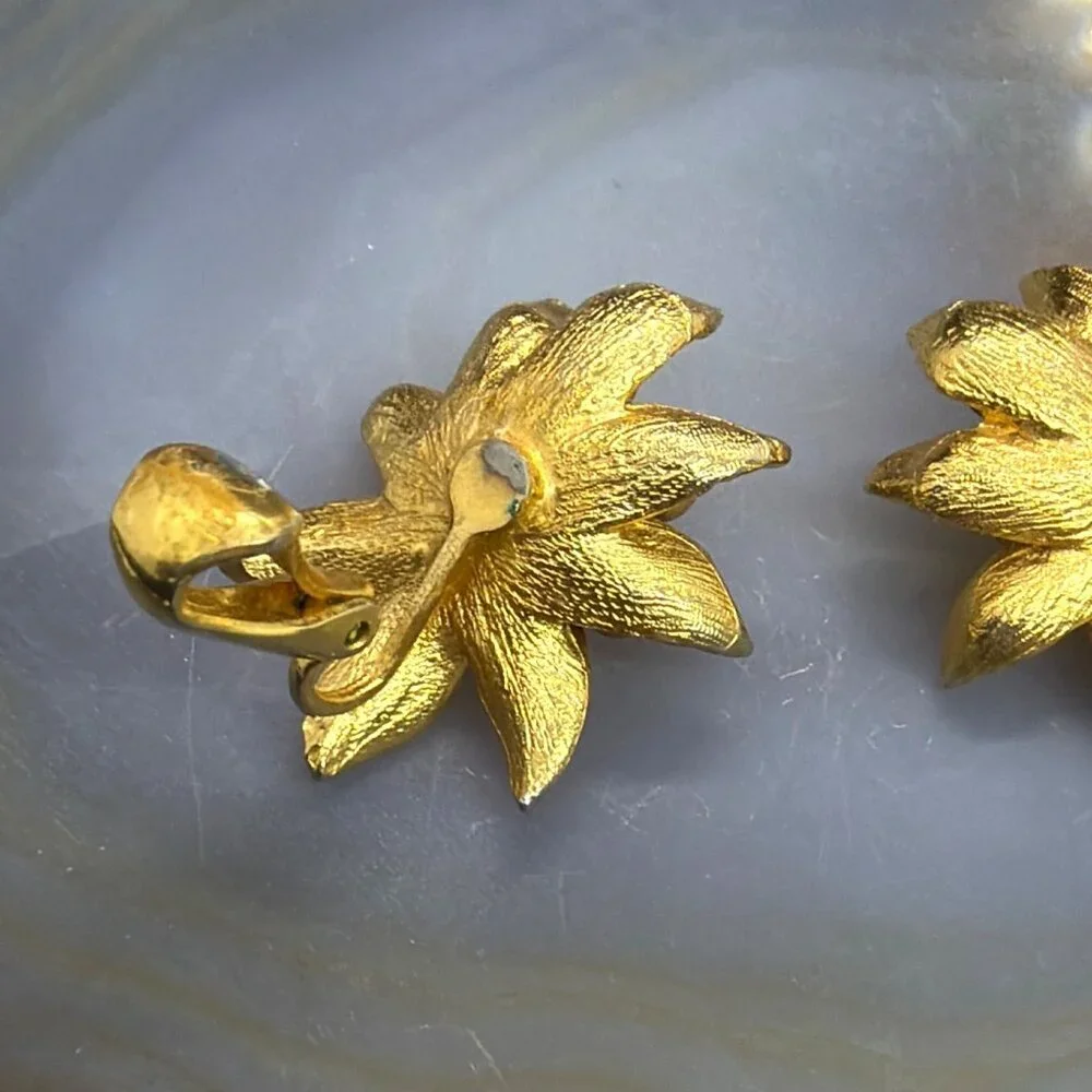 VTG MCM 1950s 3D Floral Clip On Earrings Faux Pearl Rhinestone Layered Flower - Picture 5 of 16